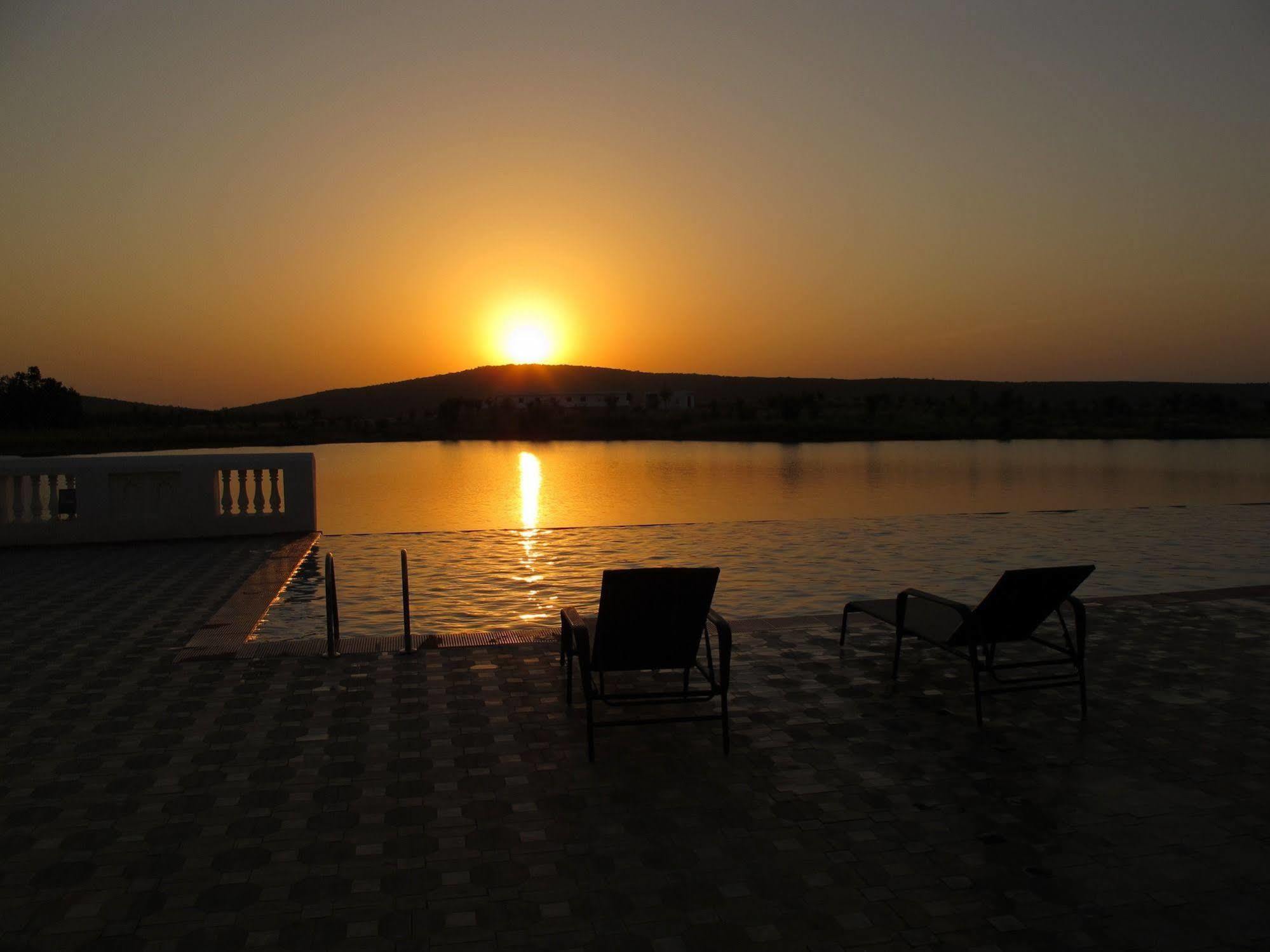 Juesta Lake Nahargarh Palace, Chittorgarh Pārsoli Exterior foto