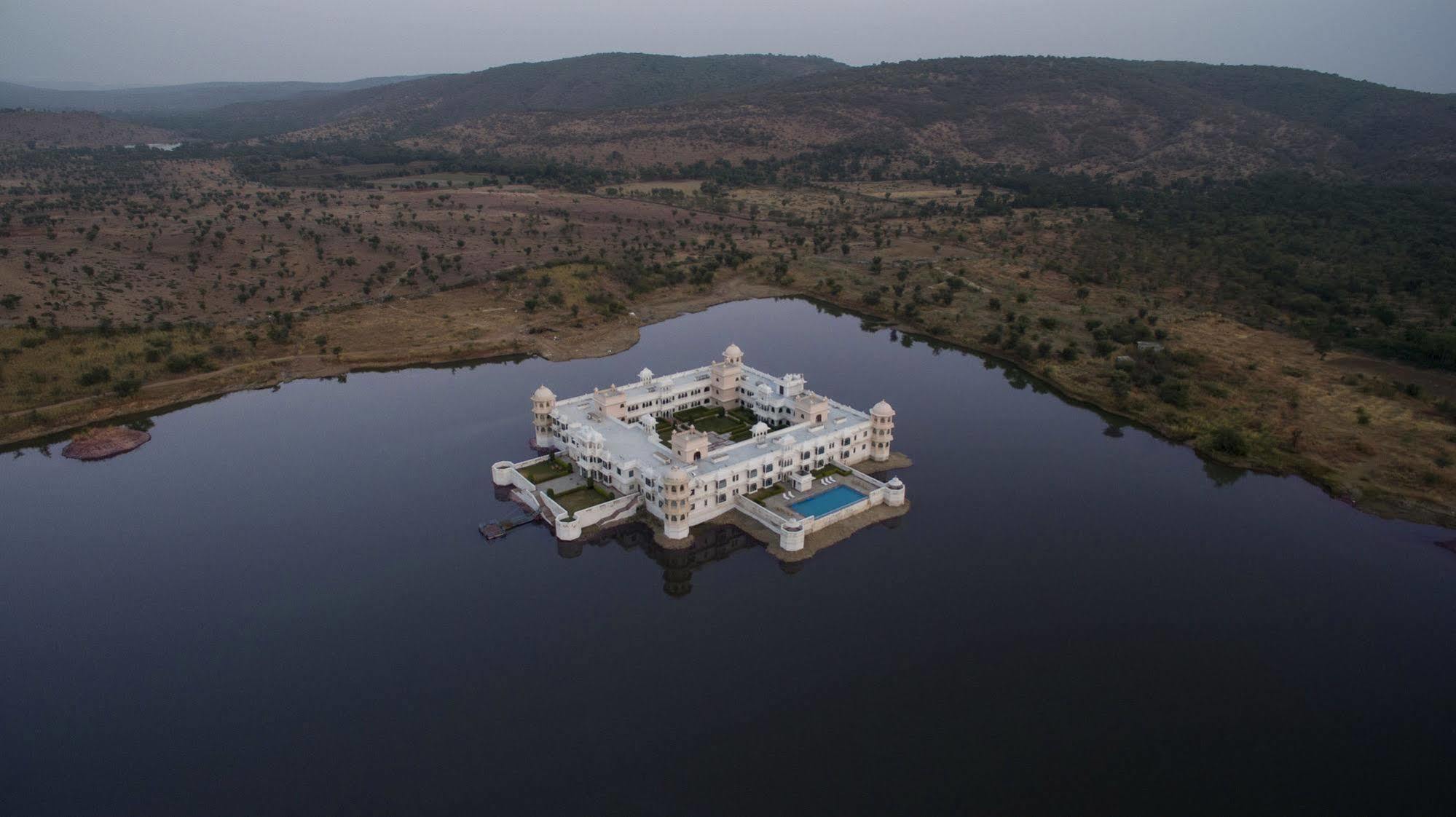 Juesta Lake Nahargarh Palace, Chittorgarh Pārsoli Exterior foto